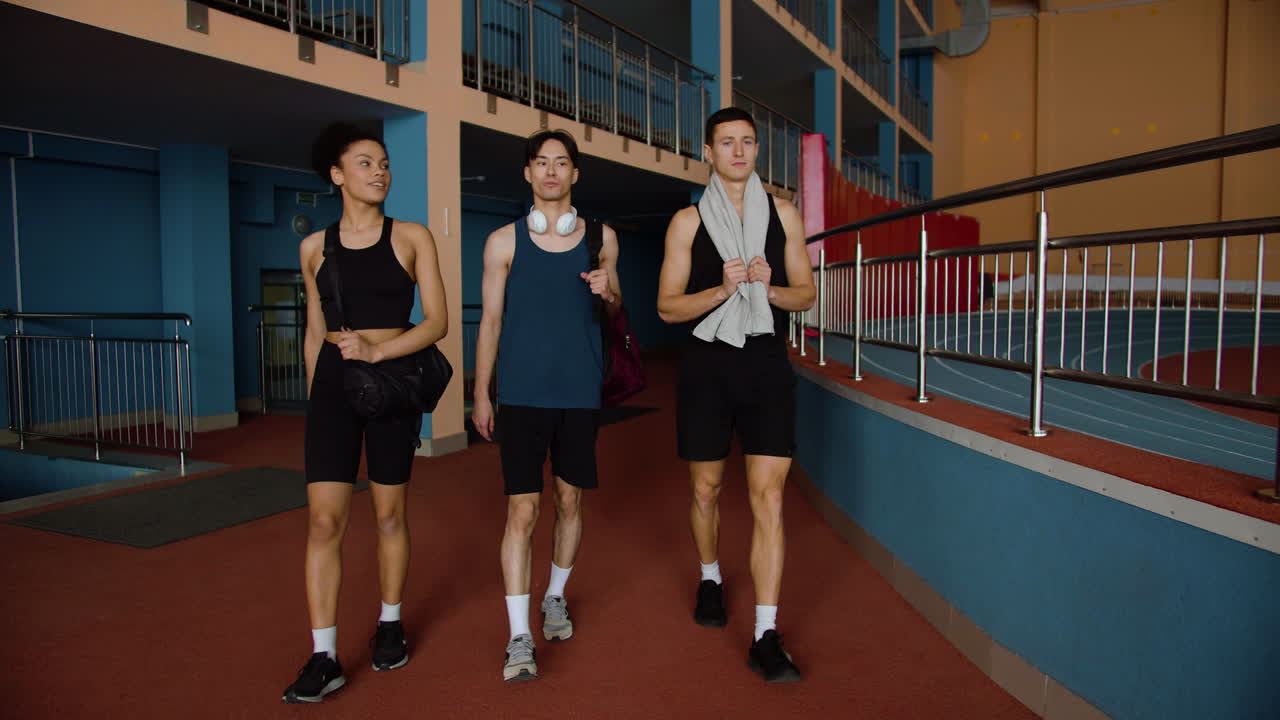 연습 후 운동 선수 들