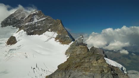 在瑞士的jungfraujoch的空中接近