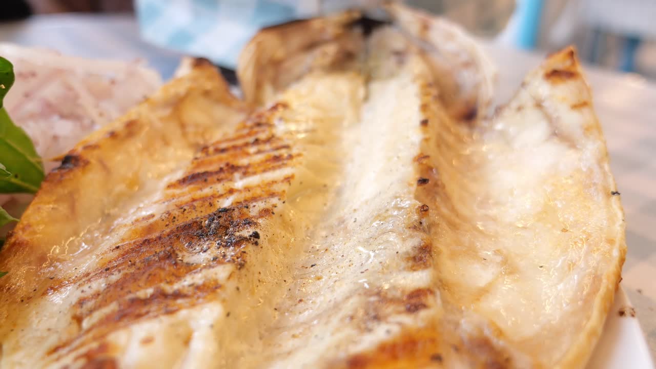 plato de pescado a la parrilla