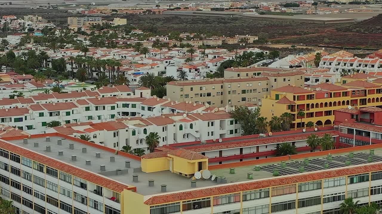 Vista del paesaggio urbano degli edifici a Tenerife, Spagna, durante le ore diurne
