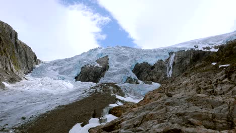 glaciar buarbreen en verano sin problemas de lapso de tiempo