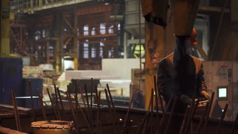 trabajador de fábrica en fundición o fabricación de metales