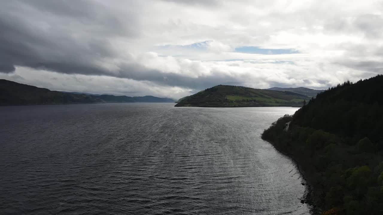 스코틀랜드 의 로크 네스 의 공중 사진