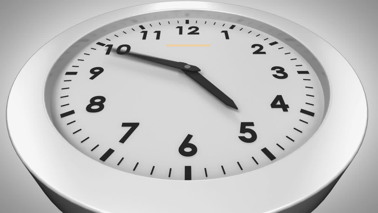 animación del texto de feliz año nuevo sobre el reloj que muestra la medianoche