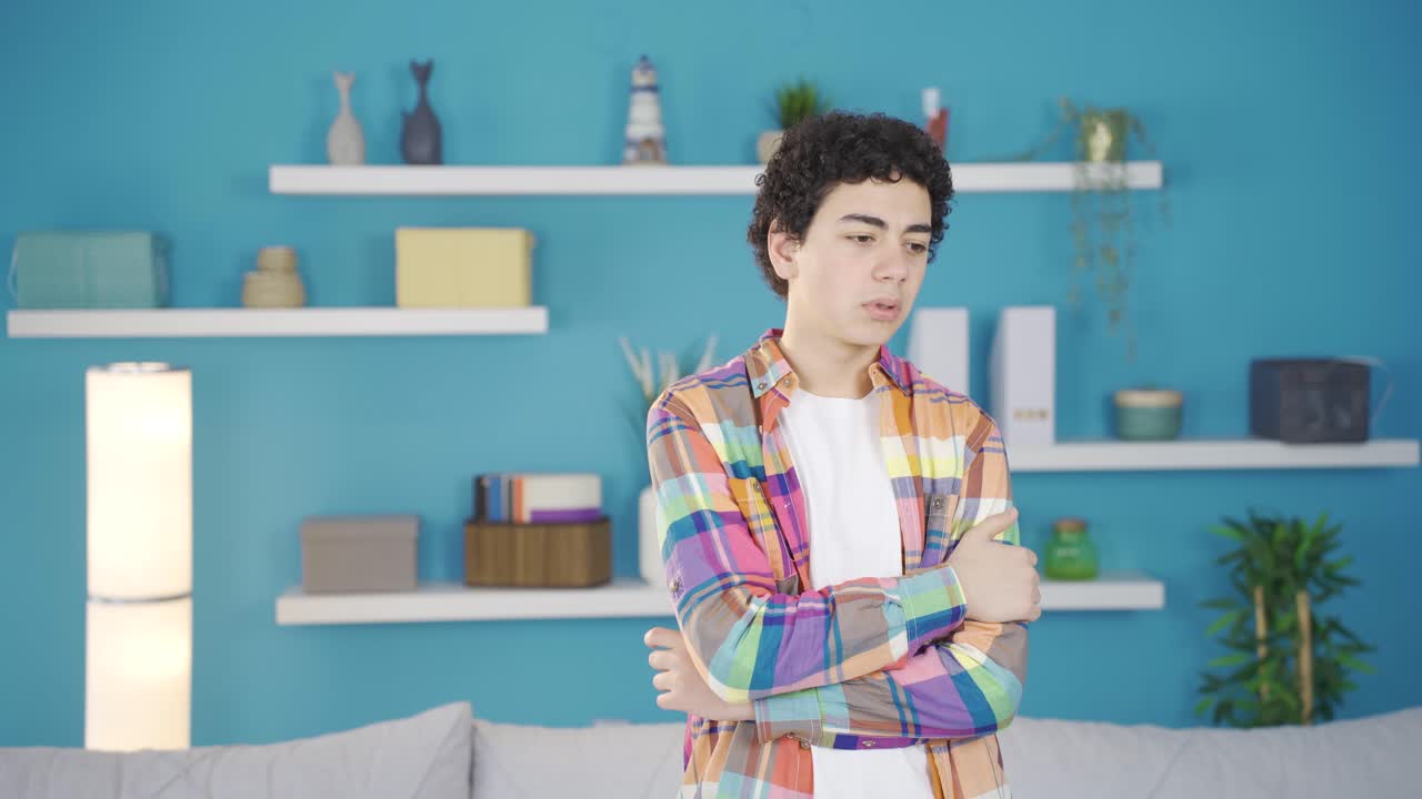 스트레스를 받은 소년, 사려 깊은 소년