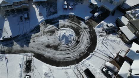 Court-Circle-Street-En-El-Barrio-Durante-El-Invierno-Con-Montones-De-Nieve-En-El-Medio