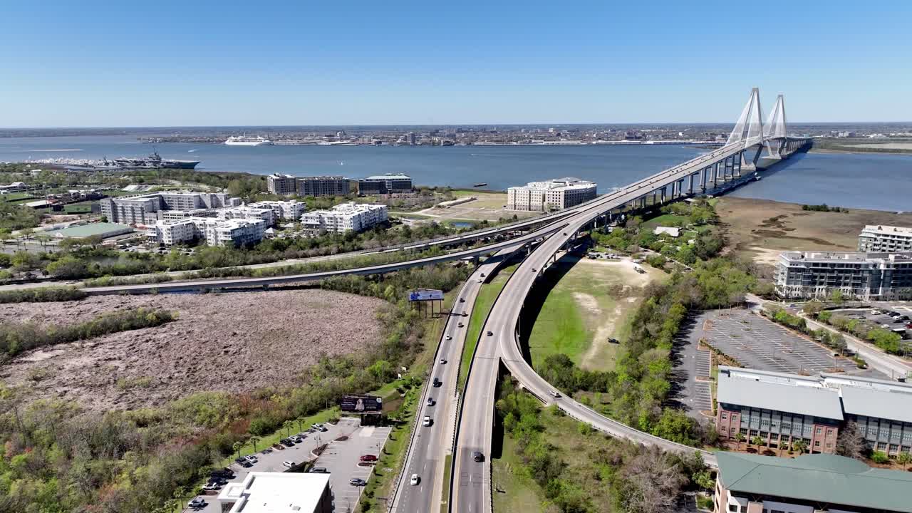 사우스캐롤라이나 주 찰스턴 sc로 이어지는 쿠퍼 강 위의 아서 라베넬 주니어 다리