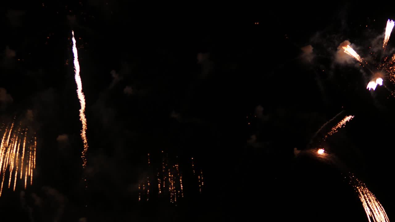 활기찬 불꽃놀이 폭발