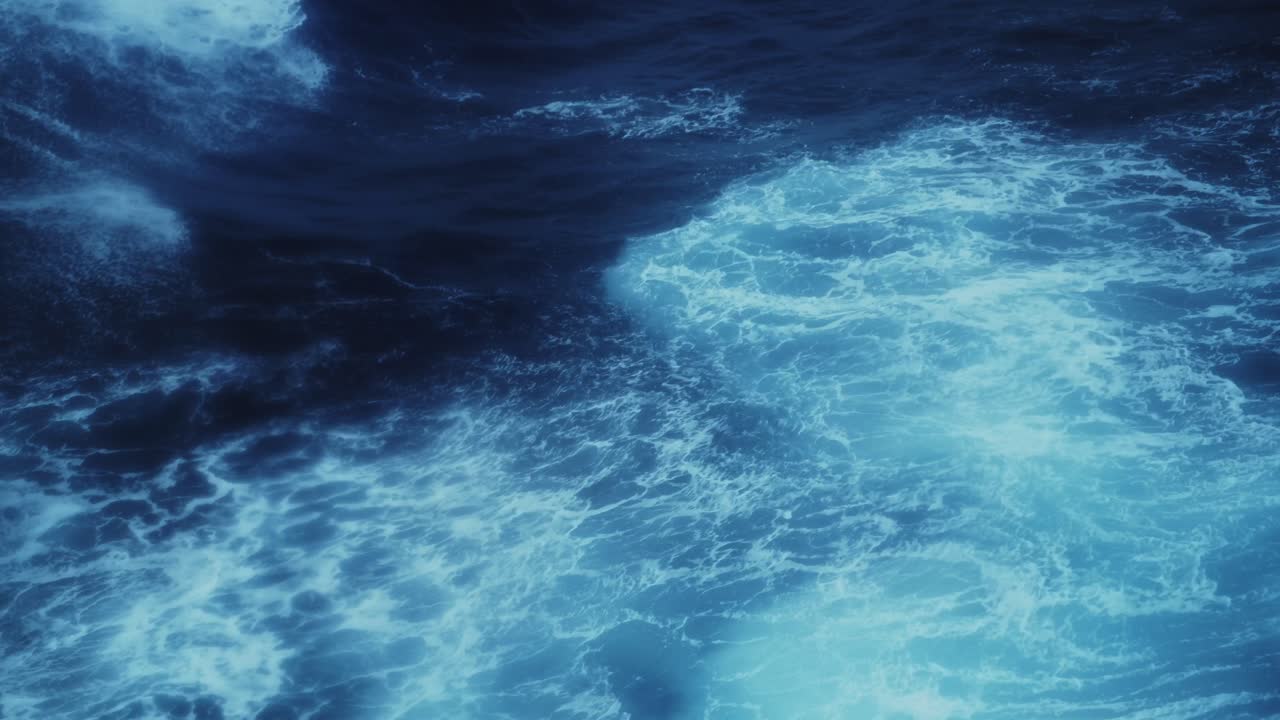 las olas azules oscuras del océano