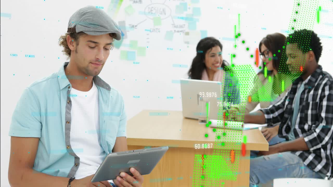 procesamiento de datos financieros contra el hombre usando tableta digital