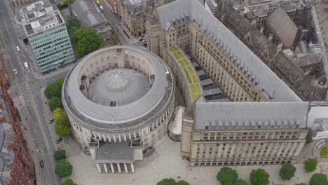 Overhead-Drohne-Schuss,-Der-Sich-Von-Der-Manchester-Central-Library-Wegzieht-01