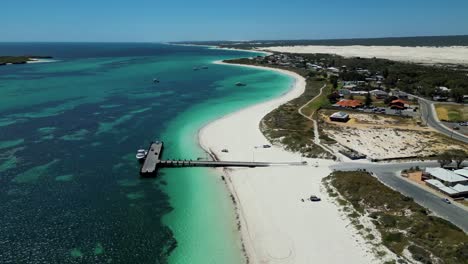 Luftaufnahme-Des-Unberührten-Weißen-Sandes-Von-Lancelin-Beach-Und-Der-Kristallklaren-Türkisfarbenen-Wasserlandschaft,-Westaustralien