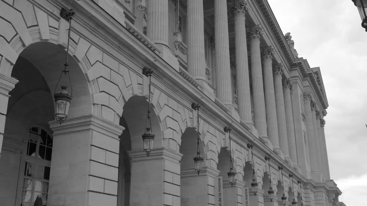 экстерьер отеля de la marine на площади конкорд в париже, франция - крупный план