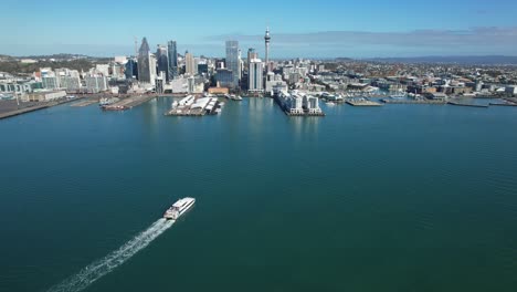 Ferry-Boat-Cruising-On-Waitemata-Harbour-With-View-Of-Auckland-CBD-And-Sky-Tower-In-Auckland,-New-Zealand