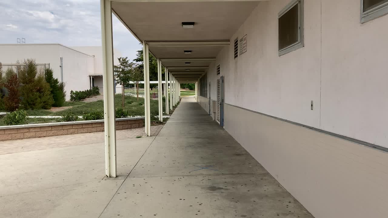 las escuelas están vacías y abandonadas durante la crisis pandémica epidémica del coronavirus covid 19 4