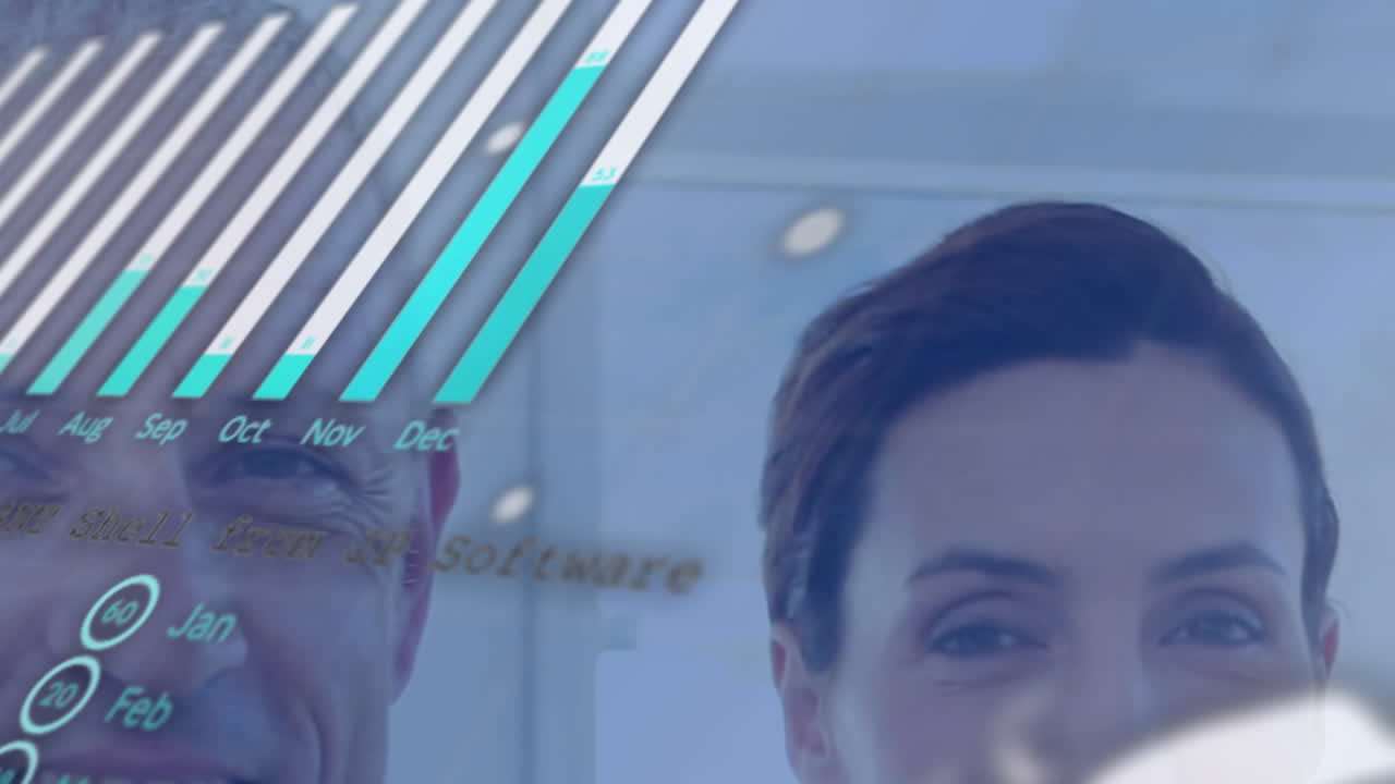 animación del procesamiento de datos sobre los médicos caucásicos sonriendo