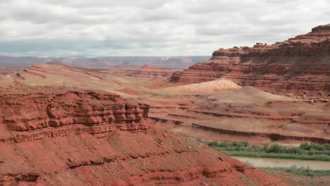 slow rightpan of a timelapse shot of utah's mexican hat canyon