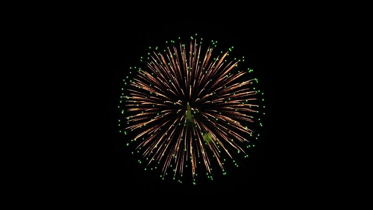 Beautiful fireworks explosion 4k animation green screen shining fire particles fireworks display
