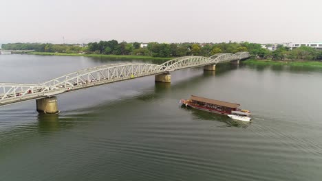 puente de trang tien - antigua capital de hue - vietnam 4k