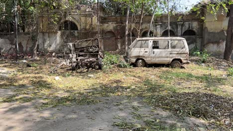 abandoned jeep and omni van at wrecking yard. unusable cars. kidnapping cars.