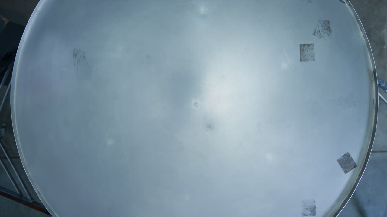 máquina transportadora de fábrica que gira en el complejo de fabricación tecnológica vista superior