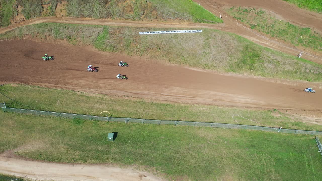 모토크로스 경주 의 공중 사진