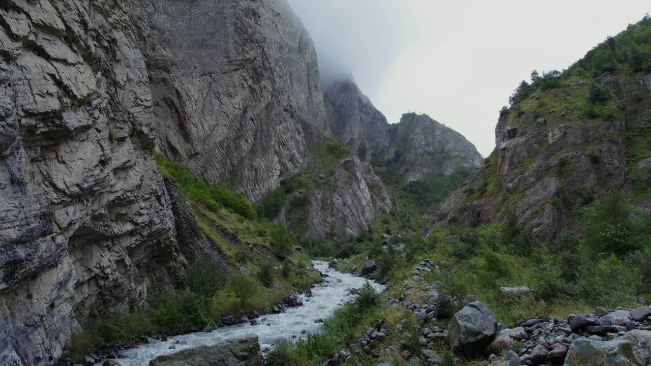 Pemandangan Lembah Sungai Pegunungan