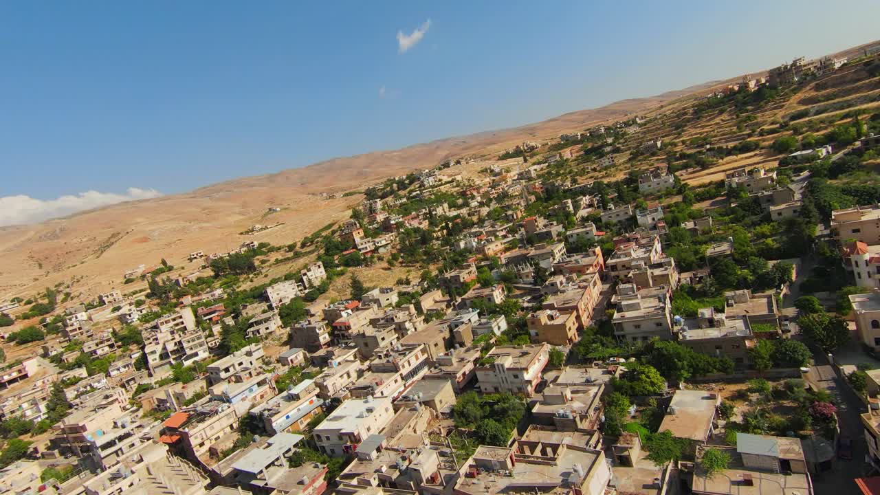 vuelo con un avión no tripulado de fpv sobre baalbek, líbano