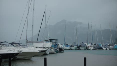 Berg,-Windig,-Nebel,-Boote,-See,-Regen,-Wolkig,-Launisch,-Schweiz,-Früher-Morgen,-Hergiswil,-Hafen,-Europa