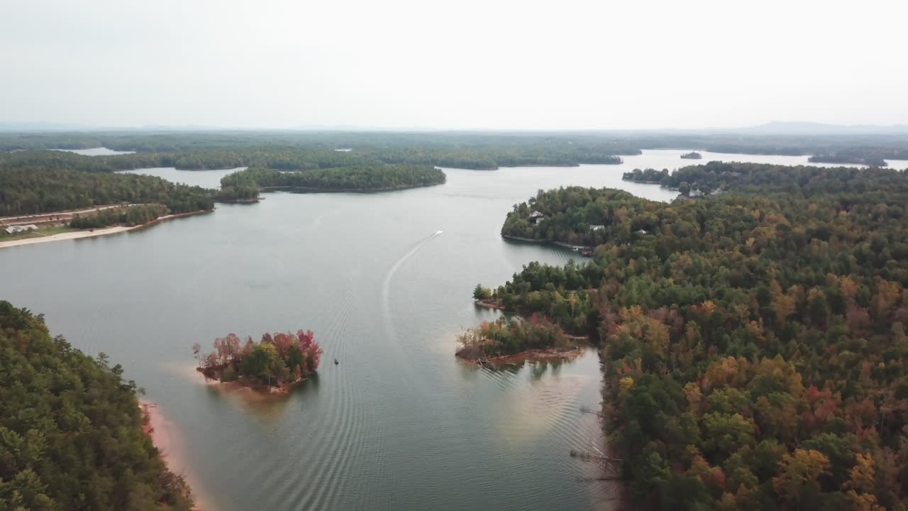 Lago James NC, Lago James Carolina del Nord, volando alto sopra il lago