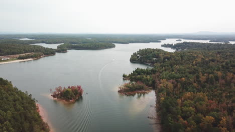 Lago-James-Nc,-Lago-James-Carolina-Del-Norte-Volando-Alto-Sobre-El-Lago