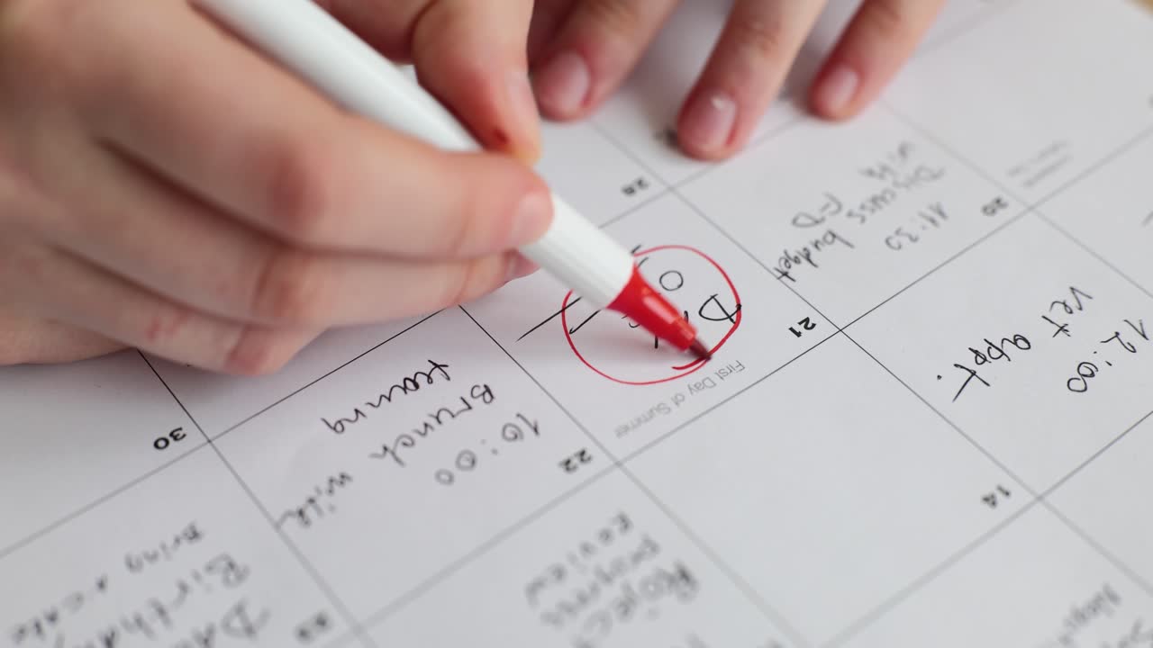 Calendar scheduling with a red marker