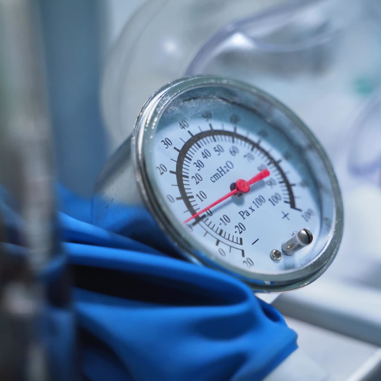 현대적인 장비를 갖춘 수술실