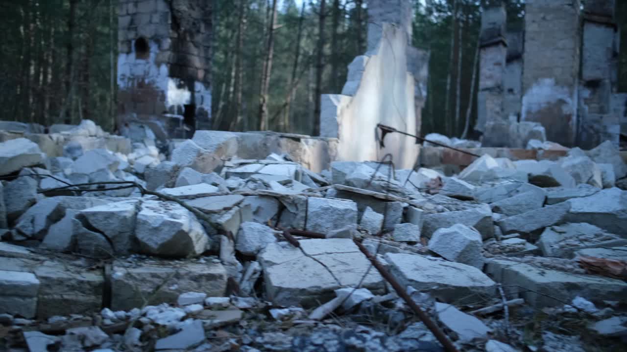 철거된 오래된 건물. 잃어버린 장소. 오래된 폐허