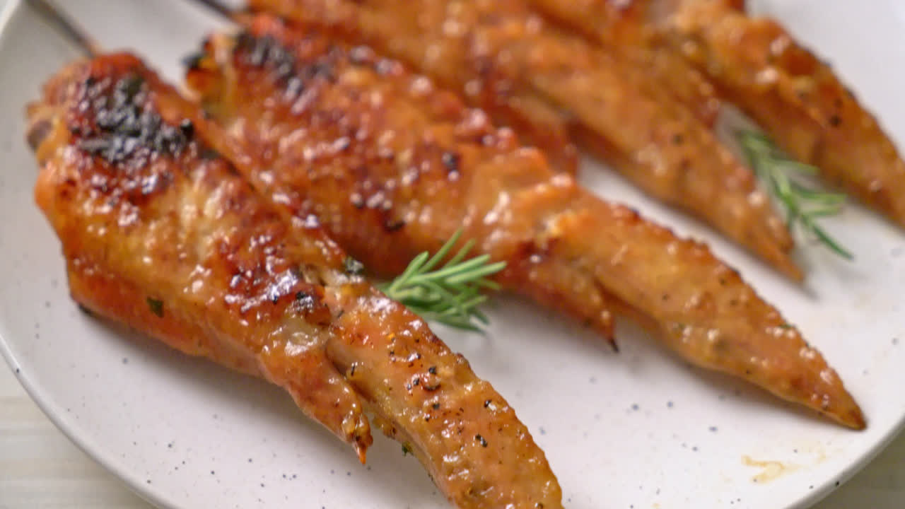 手羽先のグリルまたはバーベキュー串