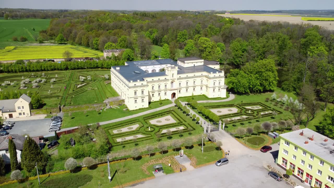 Castello statale di Slezké Rudoltice, chiamato la perla di Osoblazsko. Il castello è un complesso di edifici barocchi e architettura paesaggistica conservato in modo unico, Repubblica Ceca 4K