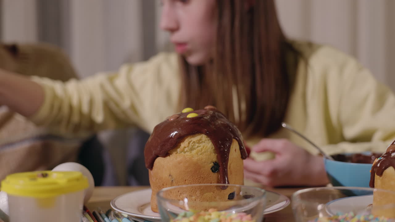los niños celebran la pascua.