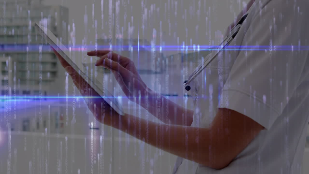 태블릿을 사용하는 여성 의사에 대한 데이터 처리 애니메이션