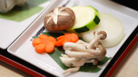 comida de caja de trozos de corte de vegetales mixtos