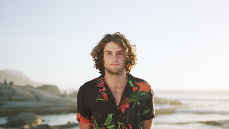 hombre en la playa