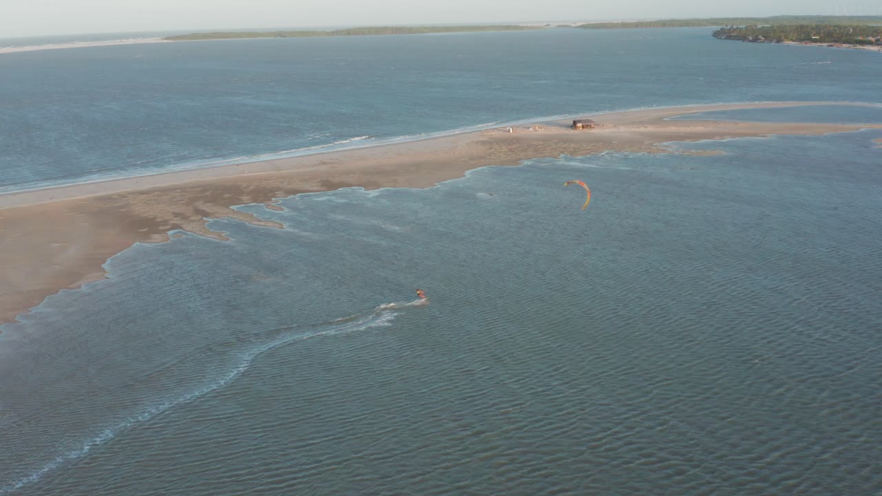 공중: 브라질 북부 아틴 석호의 카이트서퍼들