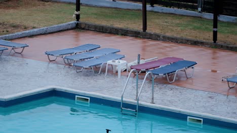 Piscina-En-Un-Día-Lluvioso