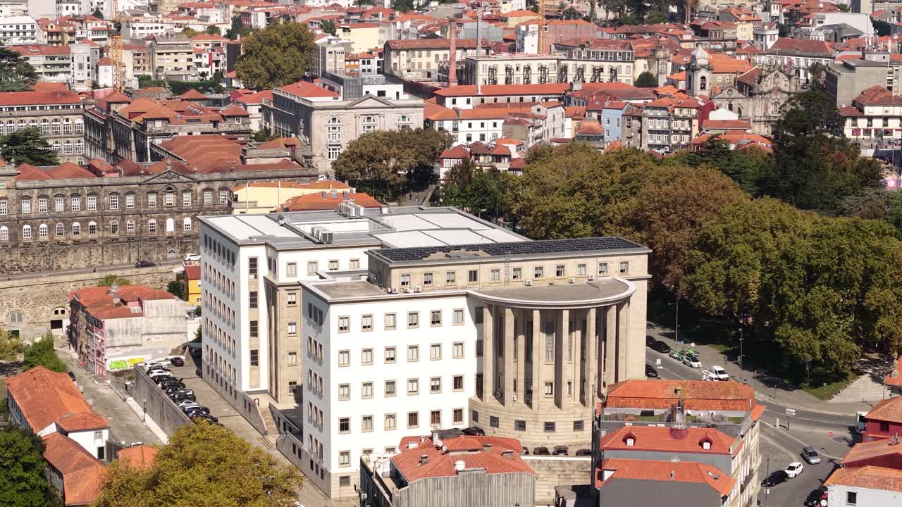 Porto, Portogallo. Vista aerea, Palazzo di Giustizia, Tribunale ed edificio del tribunale, traffico stradale