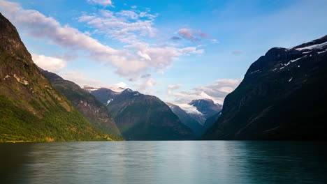 Lovatnet-See-Schöne-Natur-Norwegen-Zeitraffer.