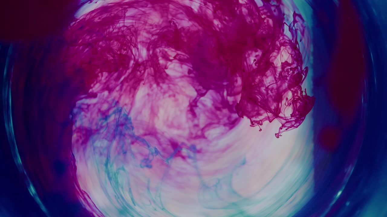 imágenes de tinta de color en el agua