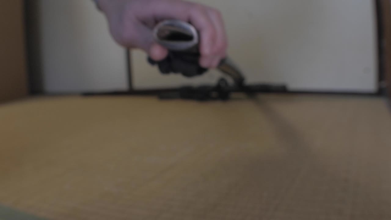 las espadas de los samuráis son dibujadas en el tatami