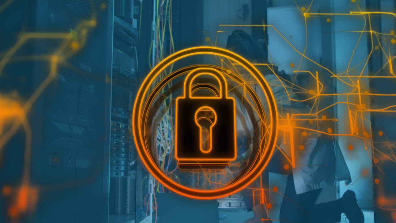 animación del bloqueo de iconos procesamiento de datos sobre mujer de ti afroamericana por servidores de computadora