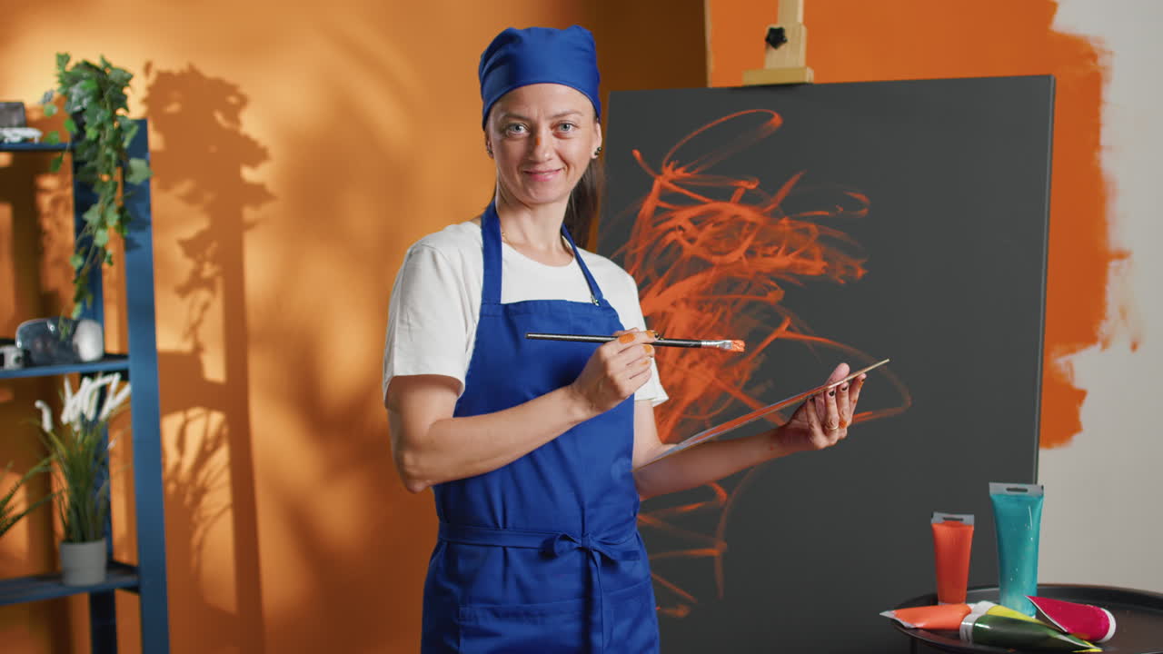 pintura de un artista en lienzo