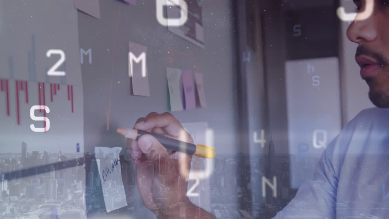 animación del procesamiento de datos sobre empresario biracial lluvia de ideas en la oficina y el paisaje urbano