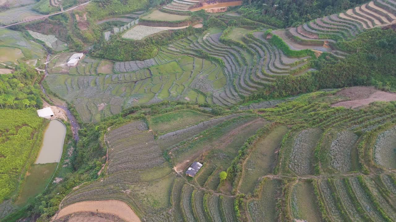 Soar above mist-covered rice fields and small roads in a rural Ha Giang village. This stunning aerial footage showcases the peaceful beauty of Vietnam’s countryside.
